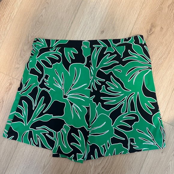 Green and Black Floral Skirt - Picture 2 of 4